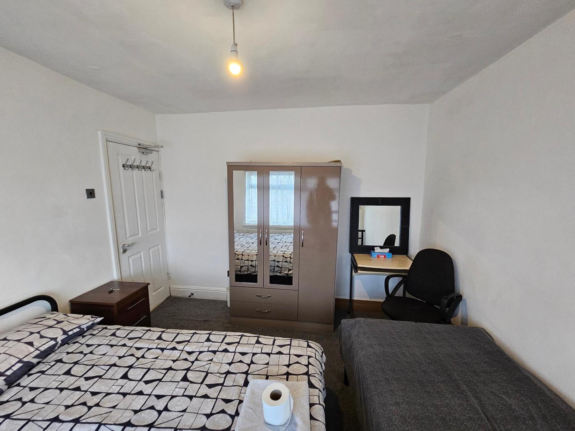 Monyhull Homestay - Near City Centre Kingsheath Nia Nec Bhx Birmingham Bagian luar foto